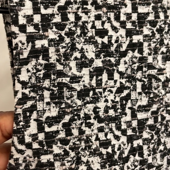 Elizabeth and James Black and White Fitted Dress - Picture 5 of 8